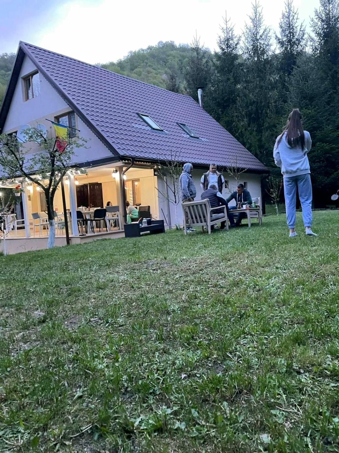 Casa Aris Lepsa Vrancea Hotel Екстериор снимка